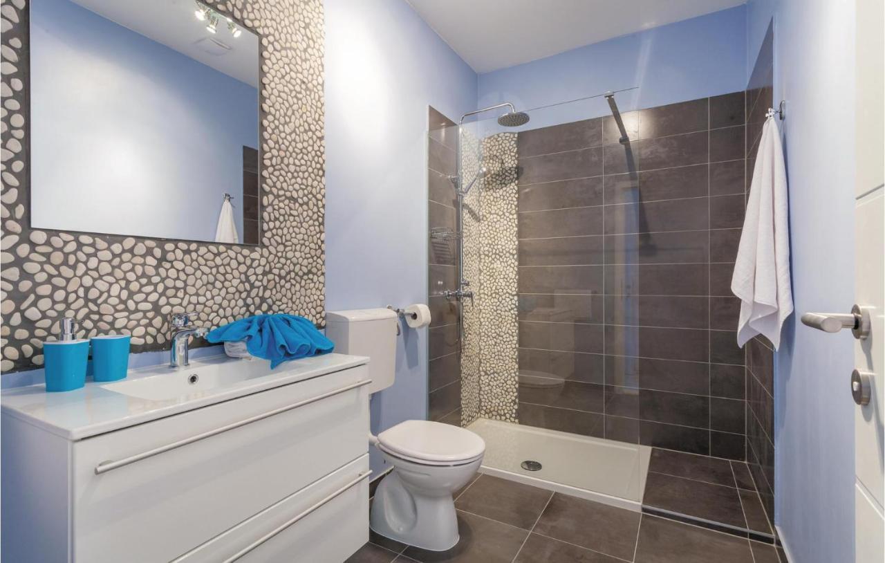 Lovely Apartment In Kastel Stafilic With Jacuzzi Kaštela Exteriör bild