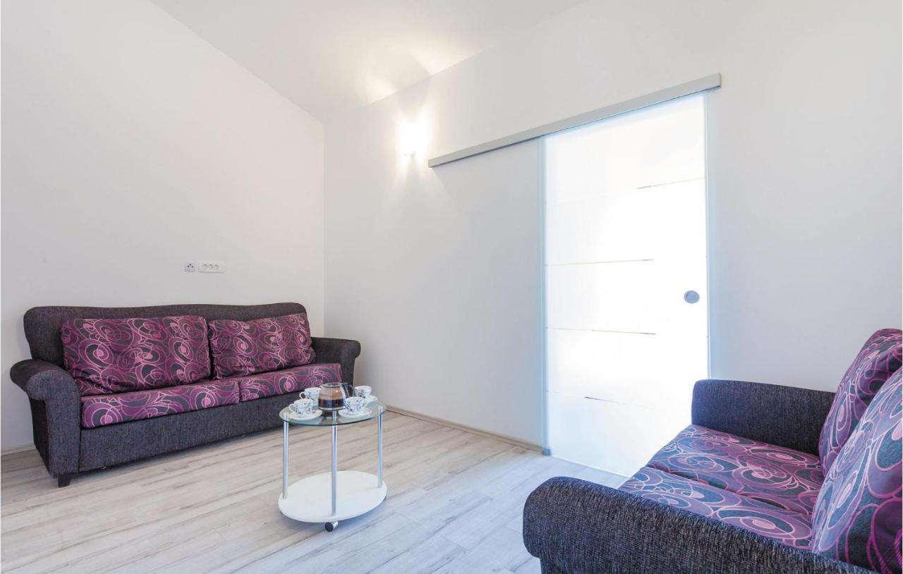 Lovely Apartment In Kastel Stafilic With Jacuzzi Kaštela Exteriör bild