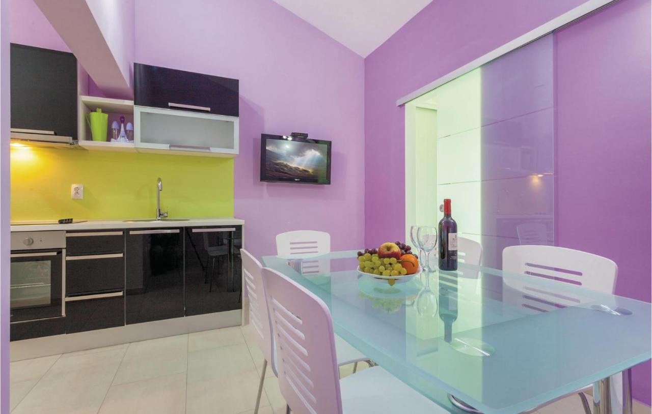 Lovely Apartment In Kastel Stafilic With Jacuzzi Kaštela Exteriör bild