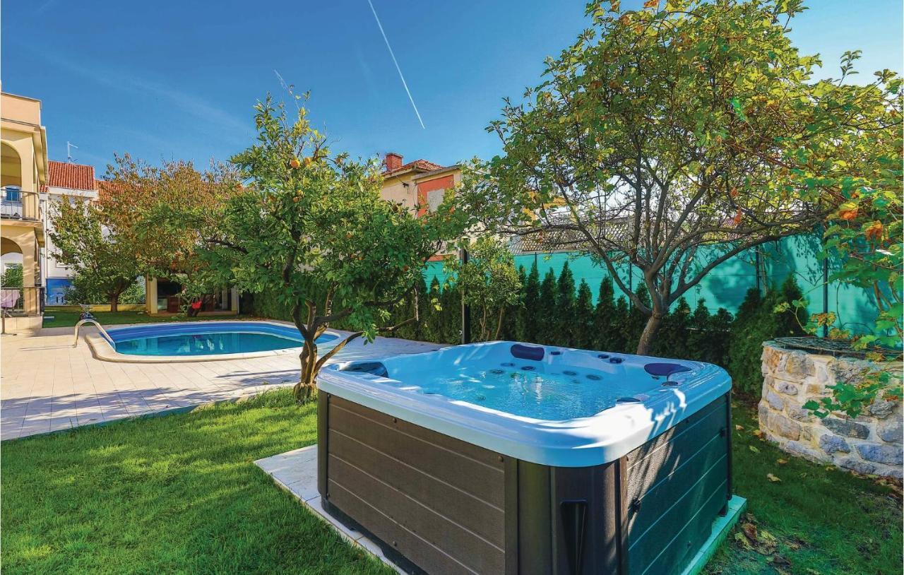 Lovely Apartment In Kastel Stafilic With Jacuzzi Kaštela Exteriör bild