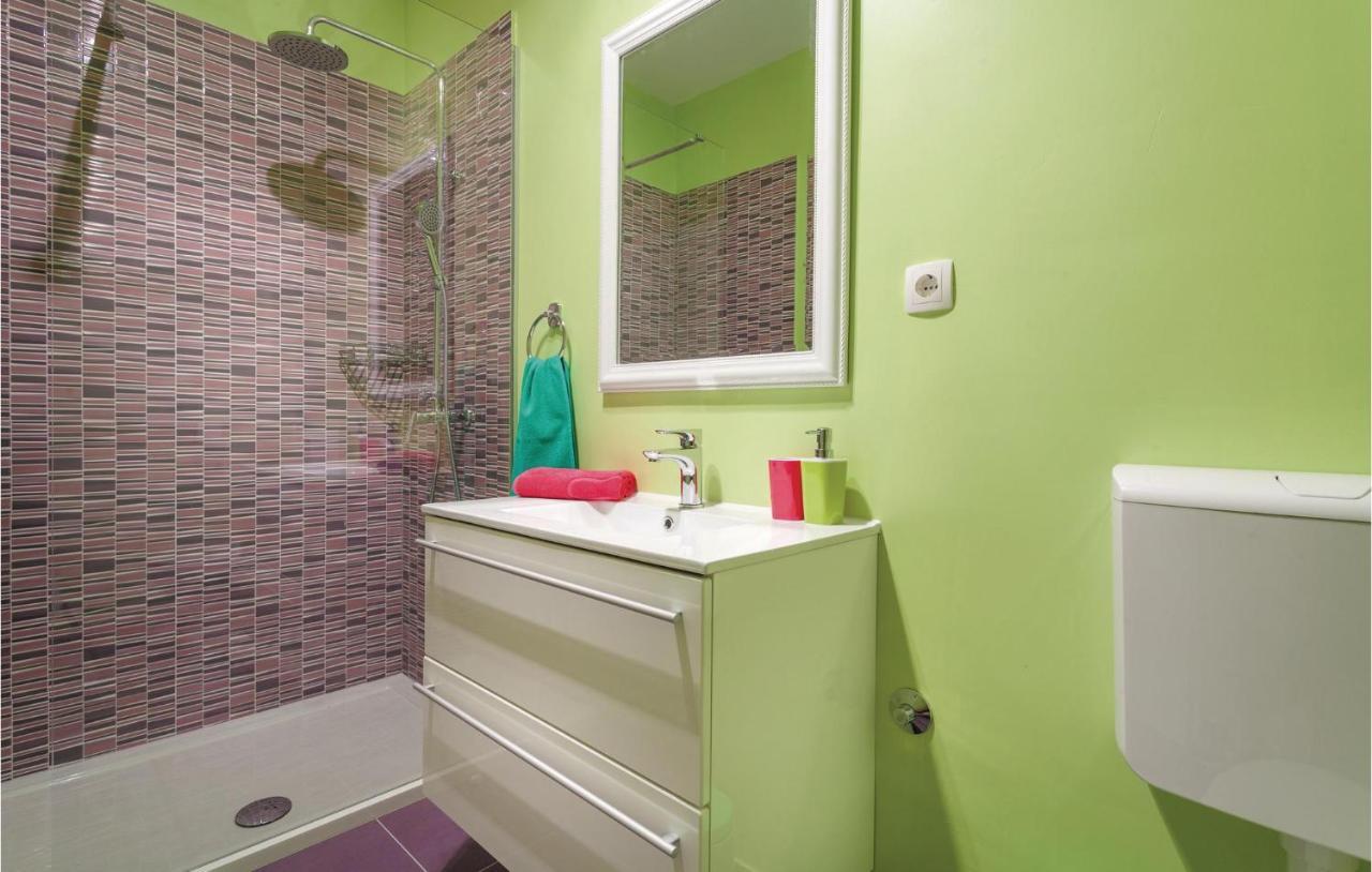 Lovely Apartment In Kastel Stafilic With Jacuzzi Kaštela Exteriör bild